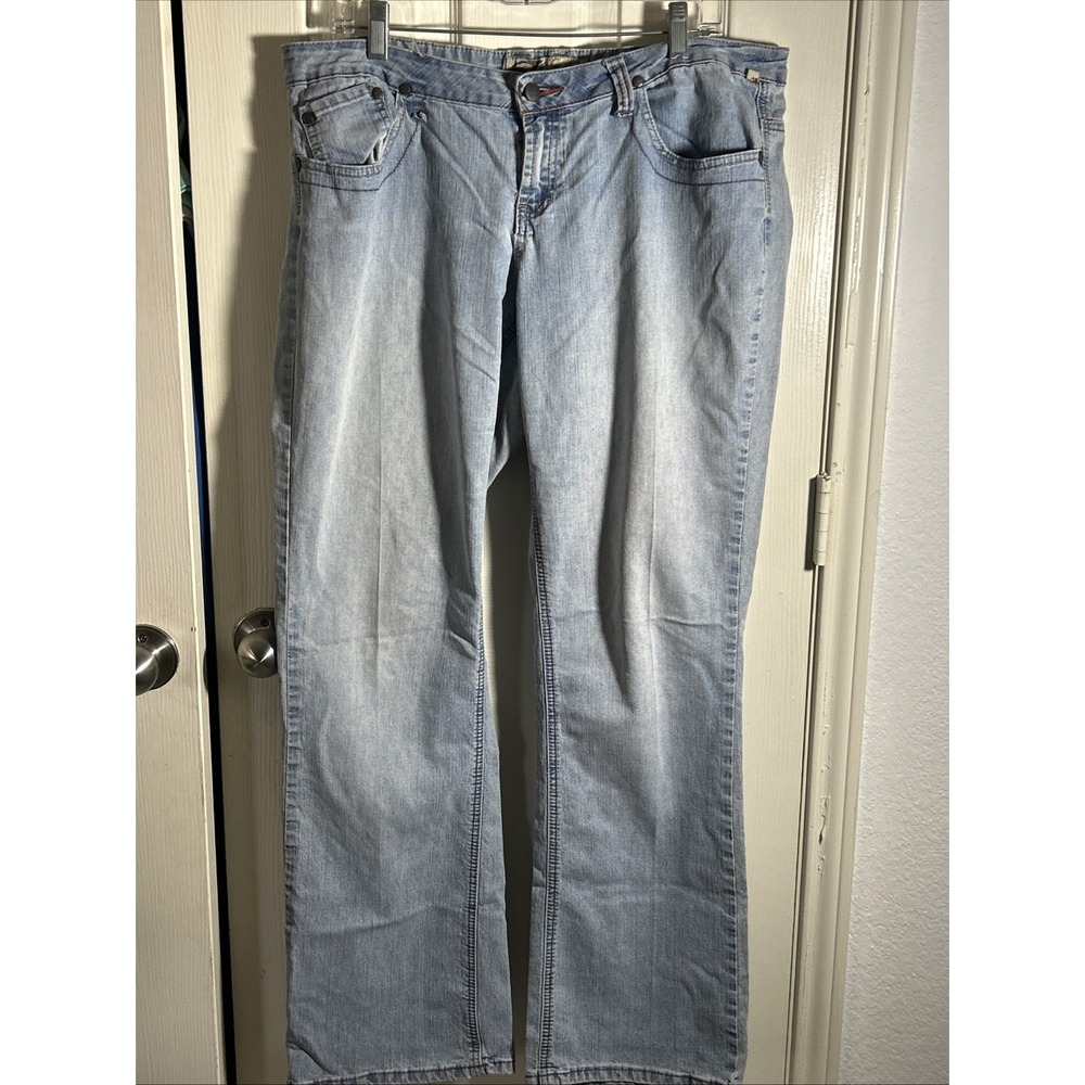 Mecca Femme Sz‎ 16/16  Light Wash Embroidered Straight Leg  Jeans